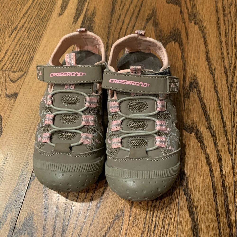 CROSSROAD shoes